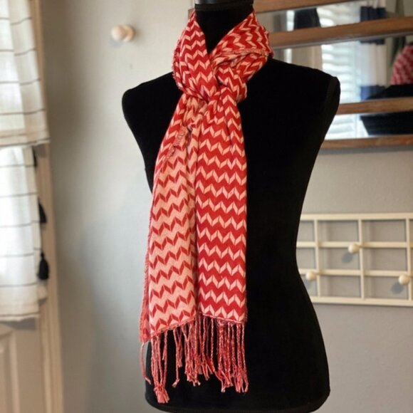 Thirty-One Keepin' Cozy Scarf - Chevron Dash - Picture 3 of 4